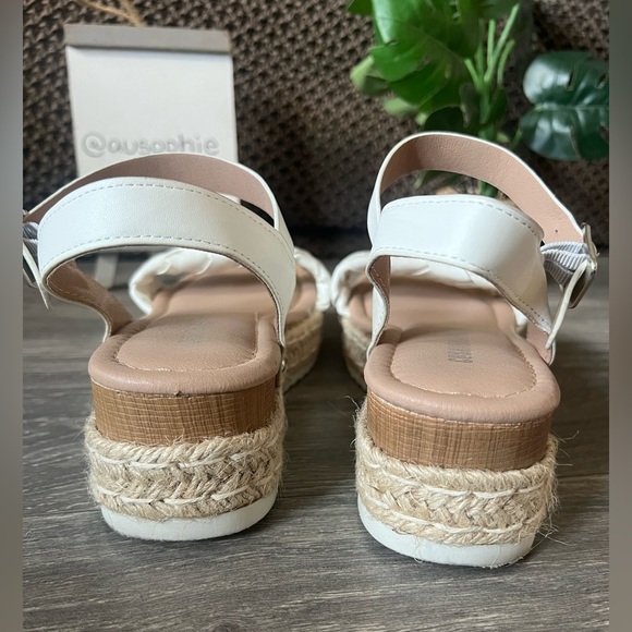 Cushionaire Mae Woven Espadrille Wedge Sandals in White & tan. Size 8.5 - Picture 5 of 8